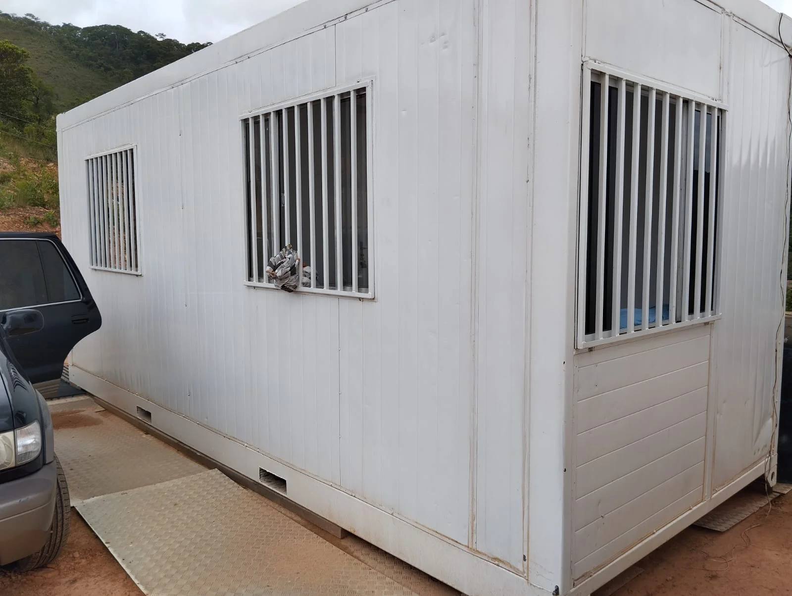 Container de obra de 20 pés da Minas Forte visto por fora em Minas Gerais